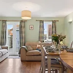 بيت للعطل 2 Bed In Oc-w502 *