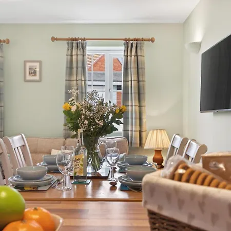 2 Bed In Oc-w502 * Whitby