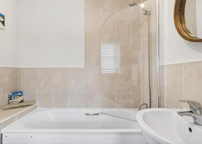 2 Bed In Oc-w502 * Whitby